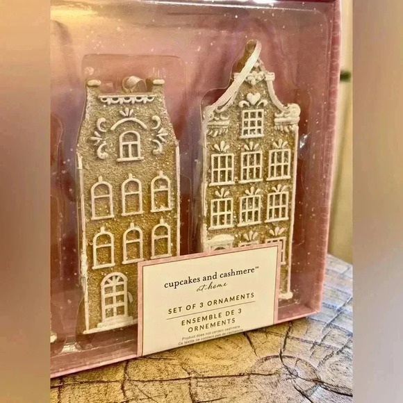 Cupcakes and Cashmere Gingerbread House Ornaments Set of 3 Christmas Decor - Picture 3 of 4